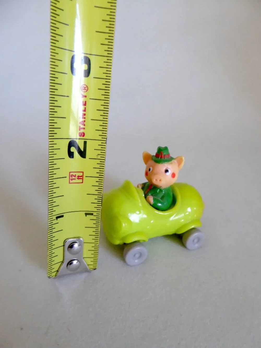 1994 McDONALDS HAPPY MEAL BUSY WORLD RICHARD SCARRY MR FUMBLE PIG PICKLE TOY CAR